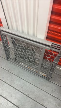 Free expandable safety gate