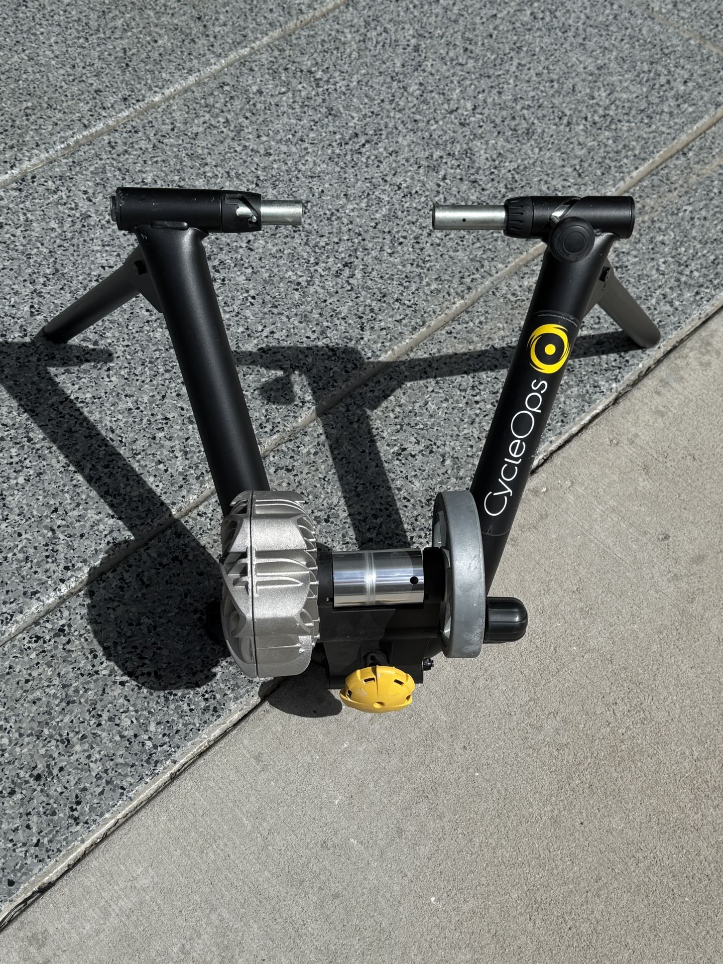 CycleOps Fluid 2 Indoor Bicycle Bike Trainer