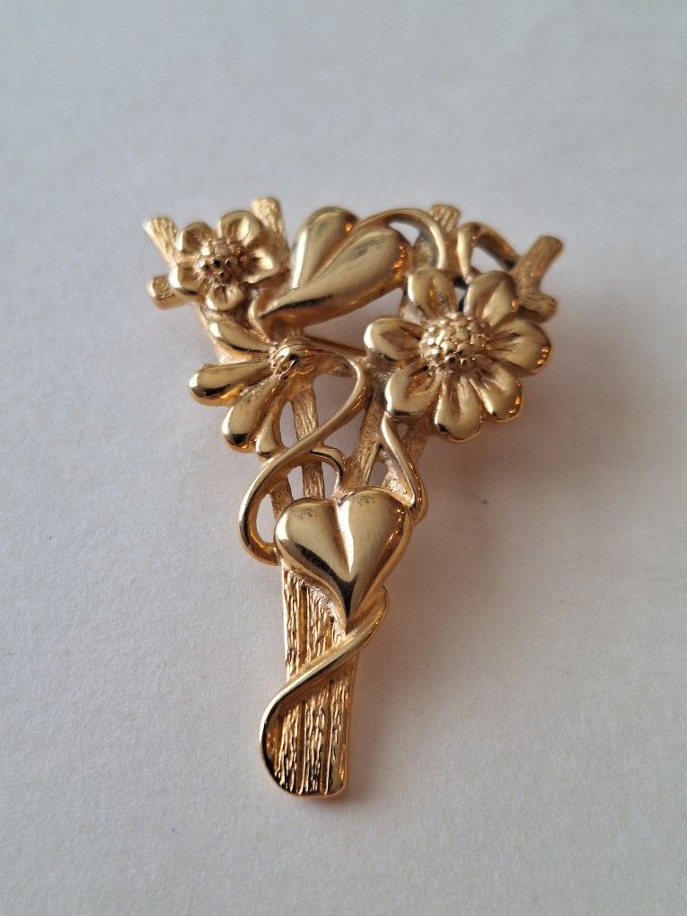 Vintage Monet Gold Tone Floral Brooch