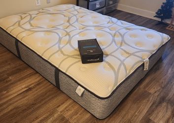 Queen Size Hybrid Plush Mattress
