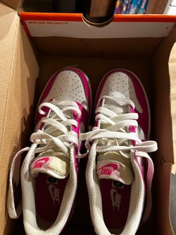 Pink/white Nikes 5y