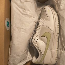 Nike Dunk Low Wmns Sz 7-8.5