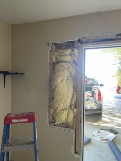 Se instalan puertas y de seguridad