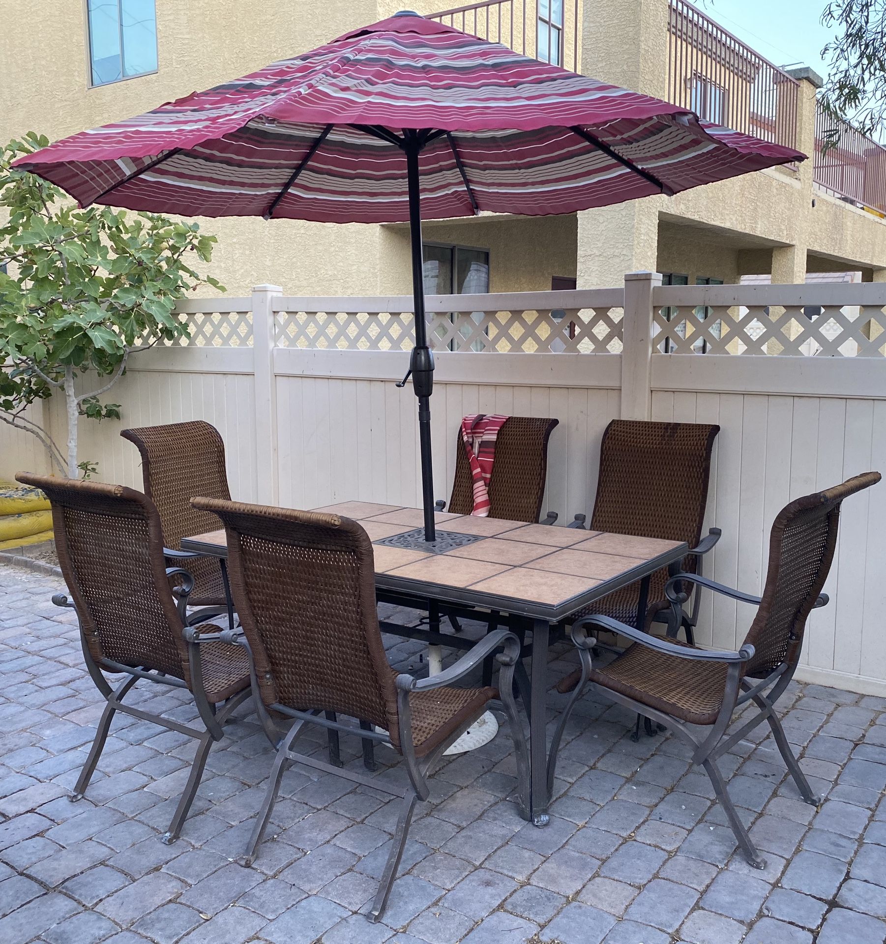 Patio table and chairs (READ DESCRIPTION!)