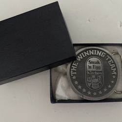 Excellent Rare HIT LINE USA Belt Buckle STEAK N' EGG KITCHEN Winning Team 2½”