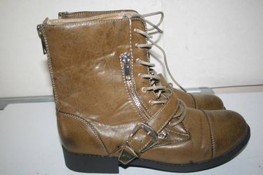 Bamboo Dacia 03 Lace Up short Combat Boots A shade of beige Size 7.5