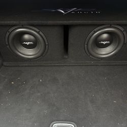 Skar Dual 10" 2,400 Watt vented enclosure wit LC2i pro channel converter and skar amp