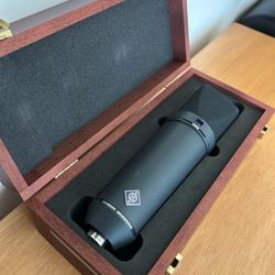 Newman U87 Original Box And Gear 