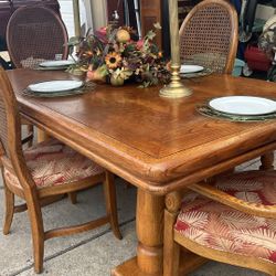Dinning Table With 4chairs .solid Wood 
