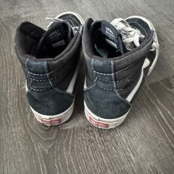 Vans Shoes - High-tops - Size: 7 