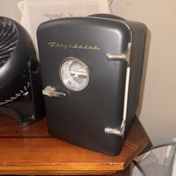 mini fridge 