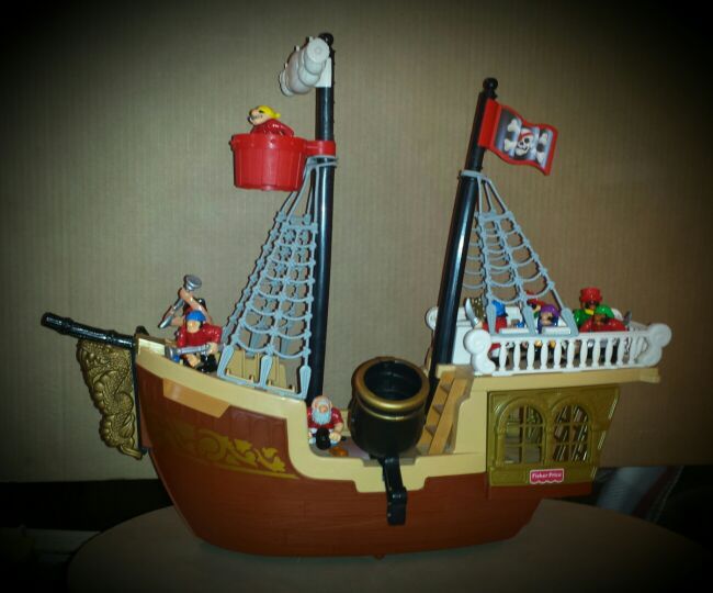 1994 Fisher Price Pirate Ship and 9 Original 1994 Figures!