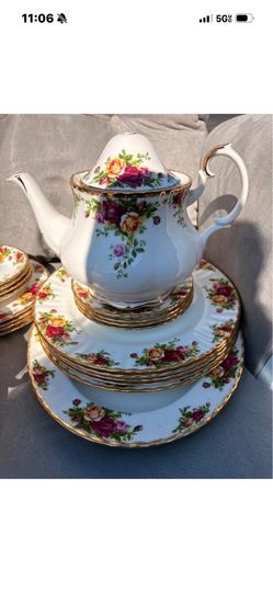 Royal Albert 4 piece place setting