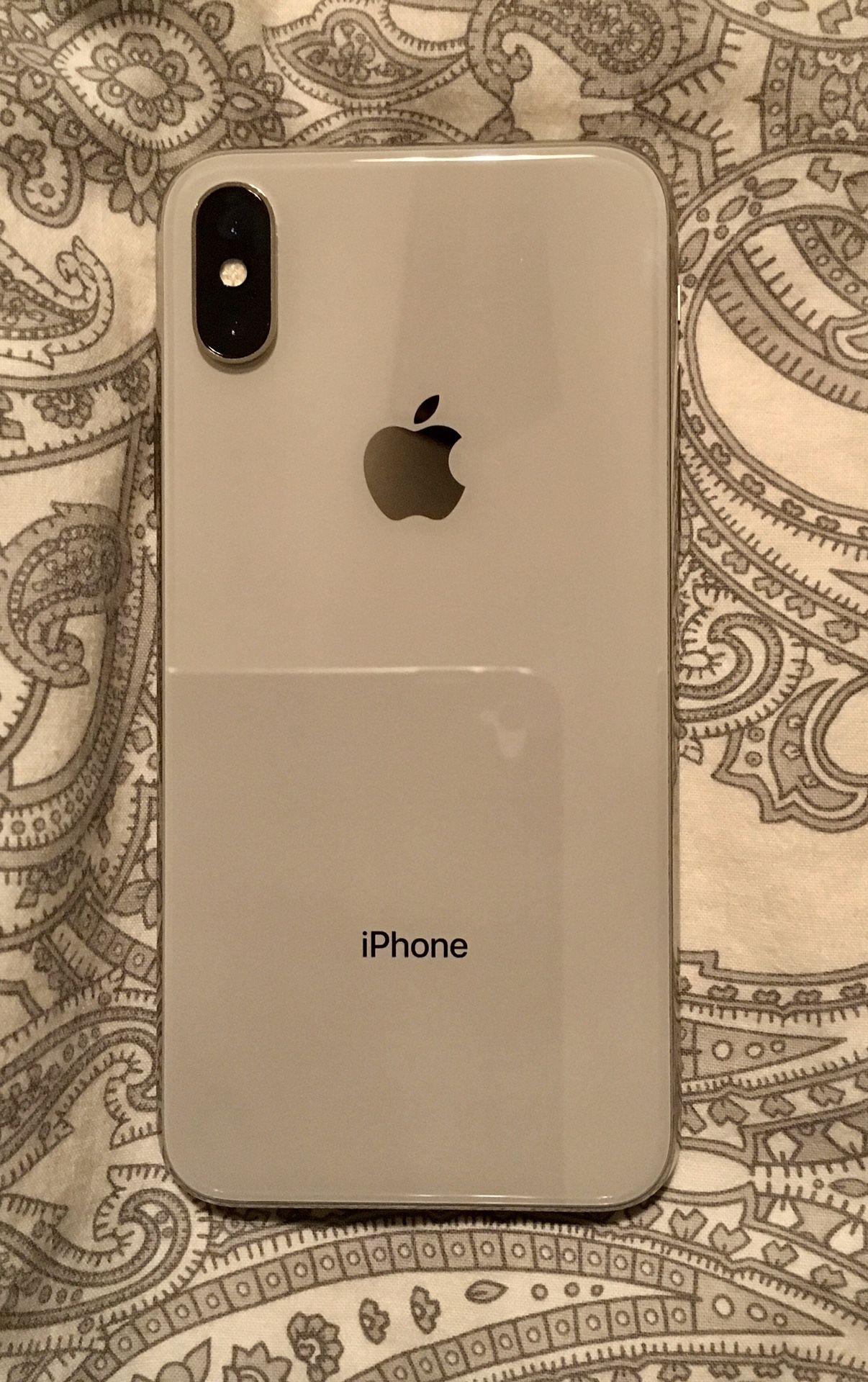 iPhone X 64gb silver almost new