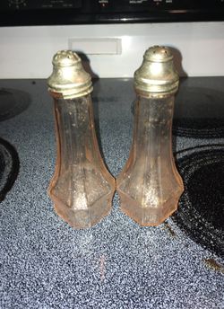 Depression glass salt and pepper shakers