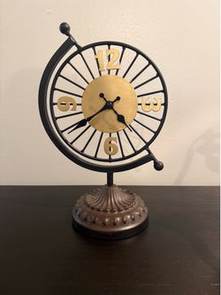 Decorative table clock