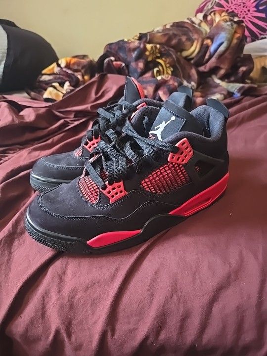 Jordan 4 Retro Red Thunders Size 10.5