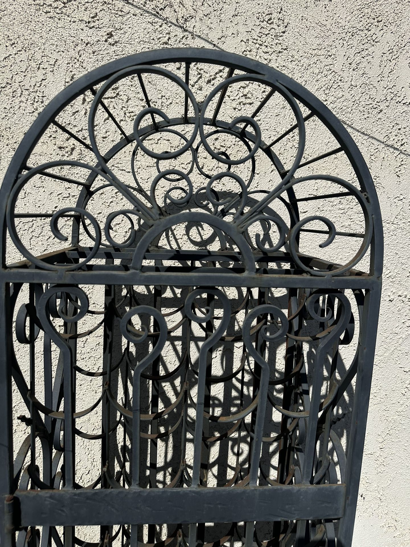 Wine Rack, Rustic Heavy Duty iron Bar In good shape just a bit dusty Iron rustic wine rack I do not know the measurements
