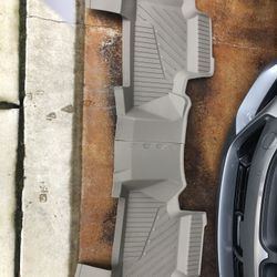 GM 2015-2020 Second Row Floor Liners in Dune New in the Box