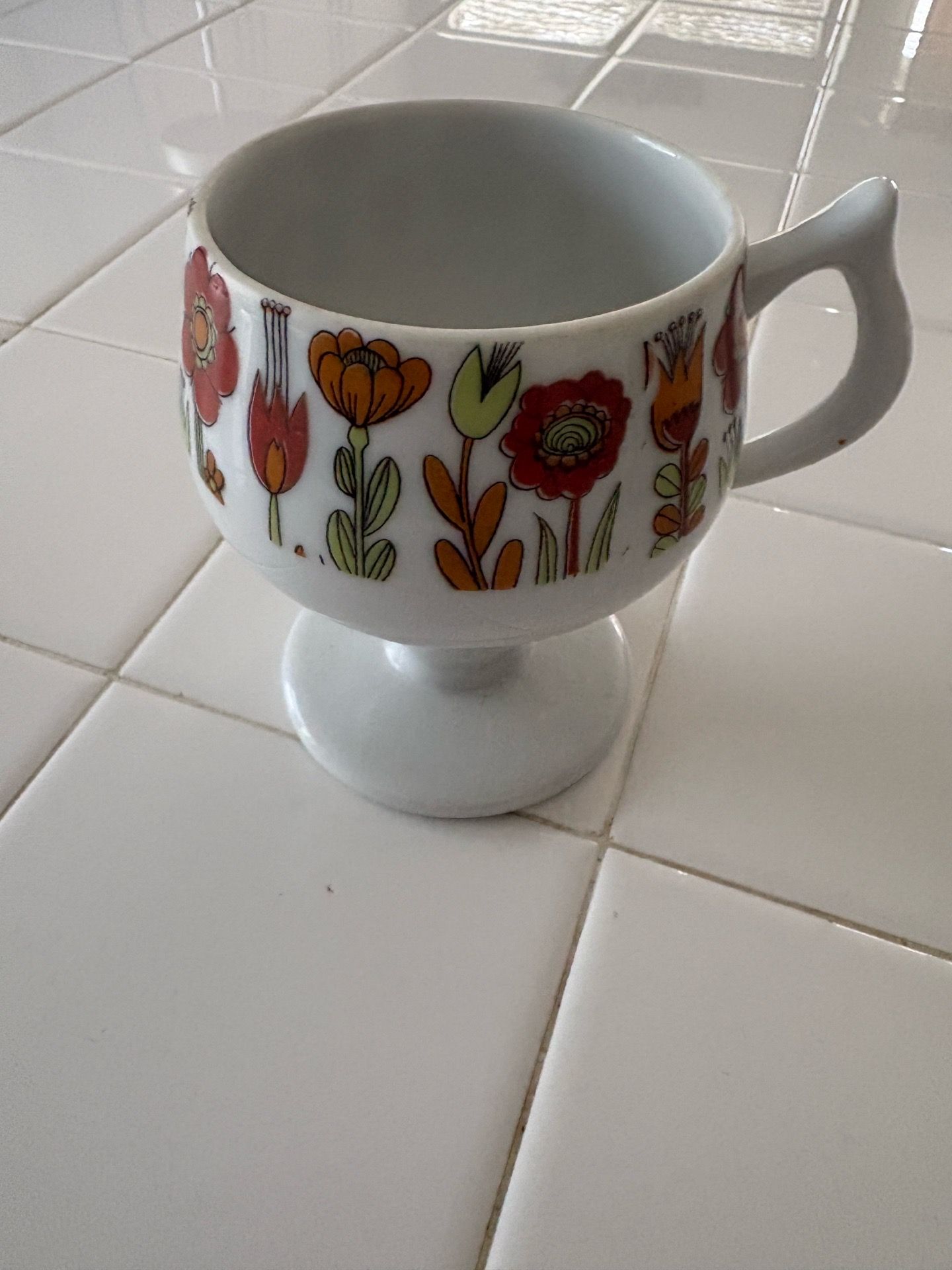 Mid Century pedestal mug