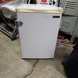 Mini Fridge 