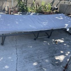 BEAUTIFUL TWIN BED REALLY GOOD CONDITION 