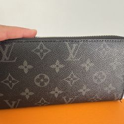 Sleek Zip- around In Dark  Coated Canada