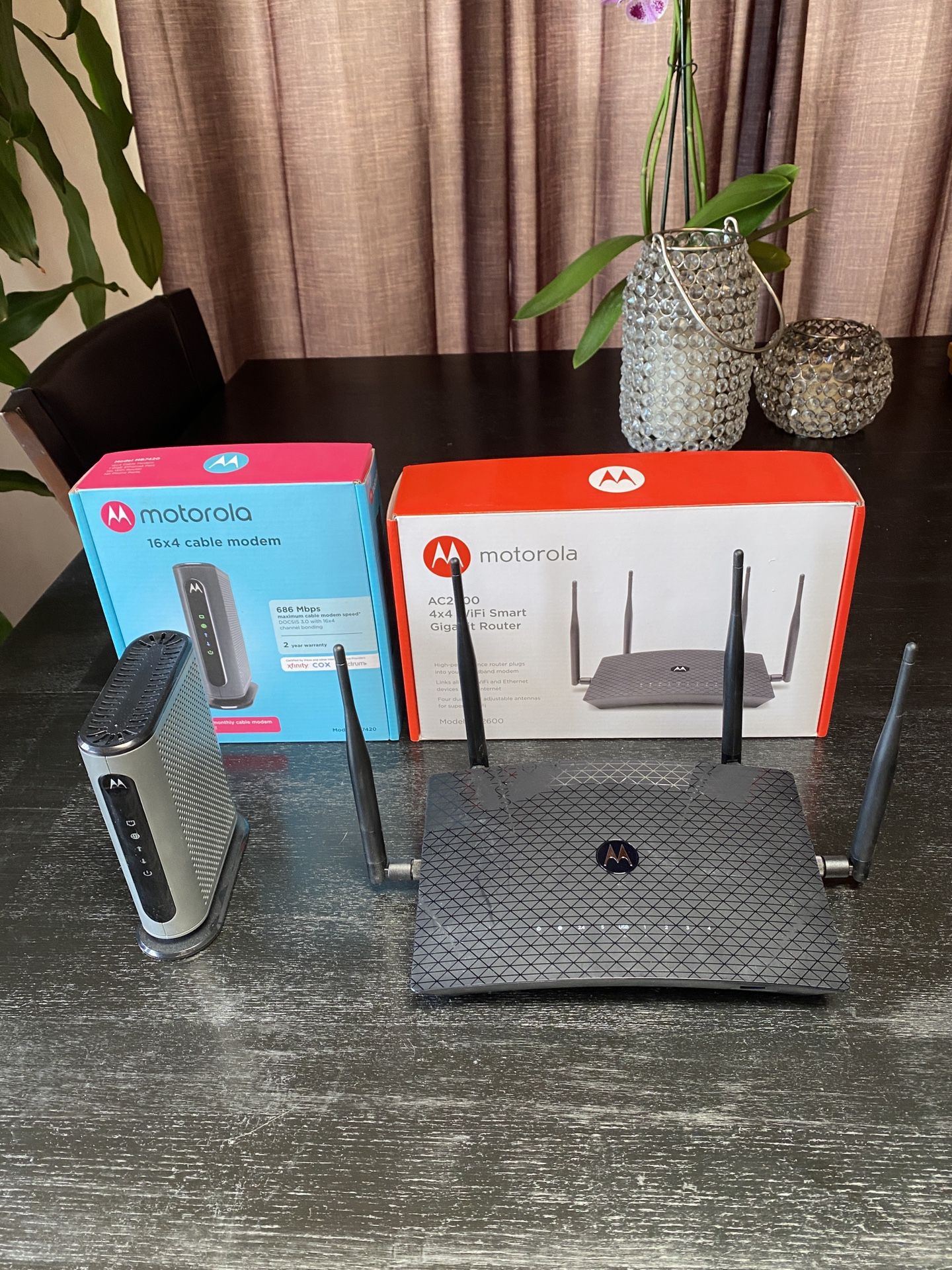Motorola 16x4 Cable Modem and 4x4 WiFi Smart Gigabit Router  