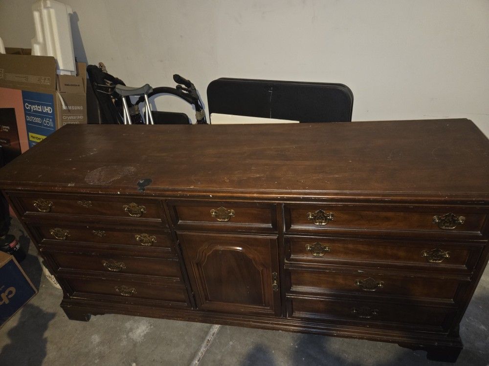 Dresser and nightstand set