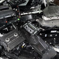 3 Pallets Of Mixed Ford & Lincoln Radio Control Panel w Temperature Controls Untested