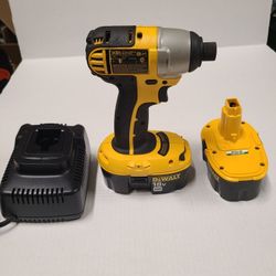 DEWALT DRILL MODEL DC825   1/4  18v  2 Batt + Batt Charger