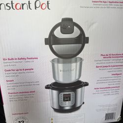 Instapot 6-Quart 7-in-1 Pressure Cooker, like new! 