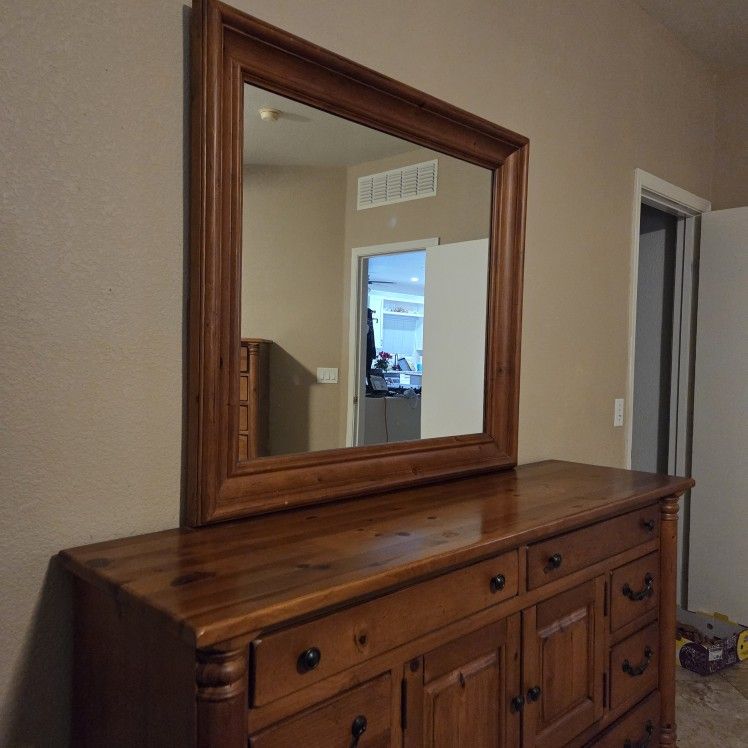 Dresser With Mirror