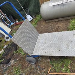 Diamond plate heavy duty cart....heavy duty casters.