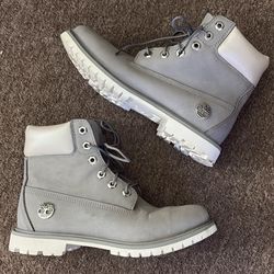 Women’s 8 1/2 Timberlands