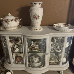 Royal Albert with China Cabinet 