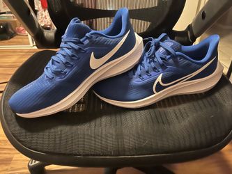 New Nike Men’s shoes size 9