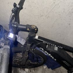 2 Bikes 1 is a E Bike 