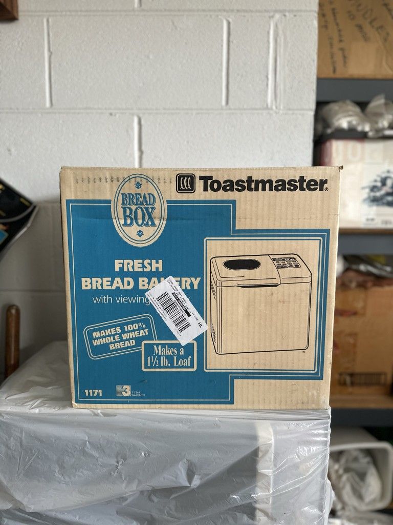 Toastmaster Bread Maker. Model 1171. Makes Up To 1-1/2 Pound Loaf. New In The Box.