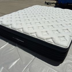 Helix Midnight Luxe Hybrid Cal King Mattress with ErgoAlign