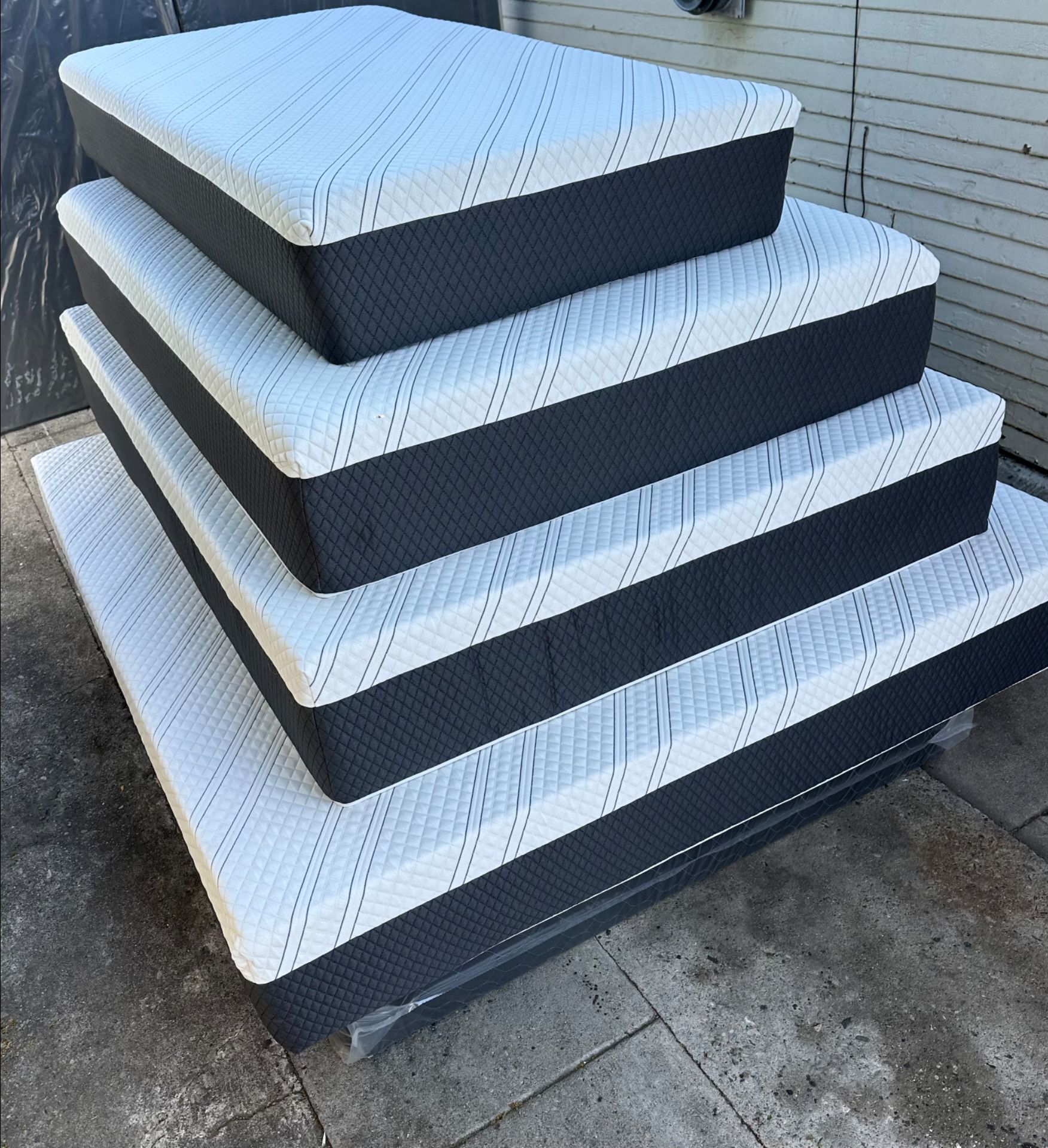 Queen Size Mattress Pillow Top New
