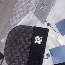 Louis Vuitton Beanies (M)