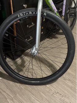 Throne front rim
