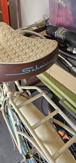 Shwinn Ladies Xruiser BIKE