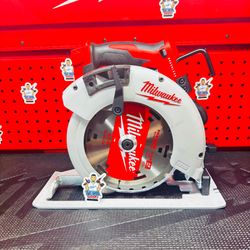 Milwaukee M18 18V Lithium-Ion Brushless Cordless 7-1/4 in. Circular Saw (Tool-Only)