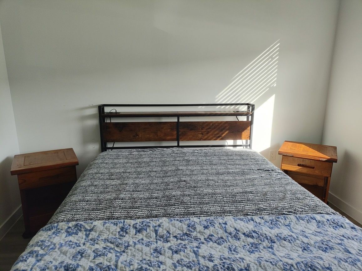Queen Size Bed w/ End Tables & Mirror