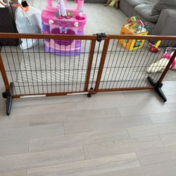 saftey gate for dogs or babies up to 5.5 feet 