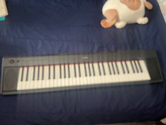 Yamaha Electronic Keyboard Piano 61 Keys
