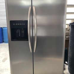 Stainless Steel “FRIGIDAIRE” Works Great! PICK UP ONLY