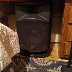 Harbinger Powered Speaker. 15"